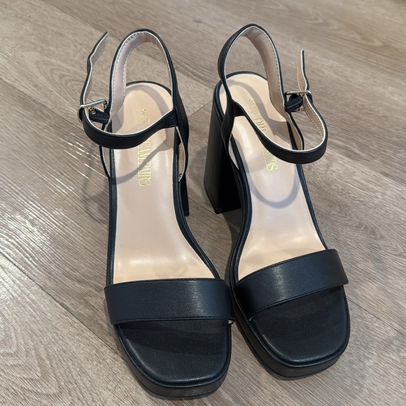 Black Ankle Strap Block Heels 8 - Picture 2 of 8